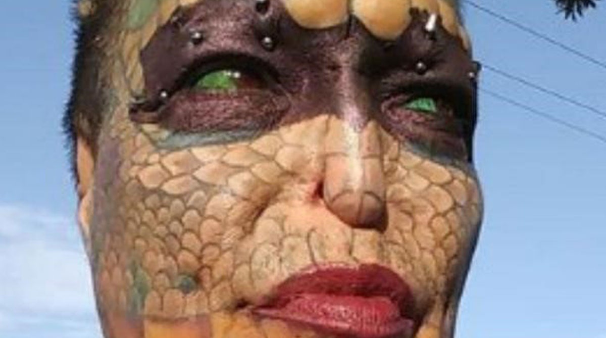 Mujer trans ha gastado más de 250 mil dólares para convertirse en un dragón